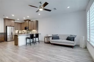 Photo #4: 21000799 Listing 