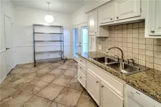 Photo #5: 21000808 Listing