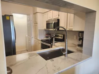 Photo #4: 21001431 Listing