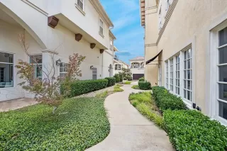 Photo #5: 21002154 Listing