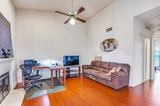 Photo #5: 21003466 Listing