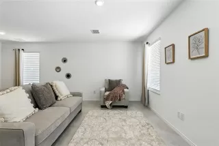 Photo #5: 21003787 Listing