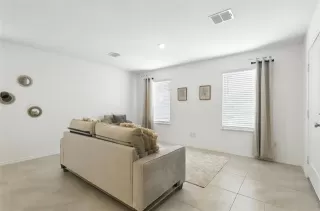 Photo #6: 21003787 Listing