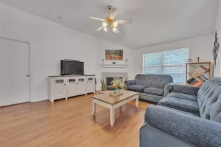 Photo #3: 21008389 Listing