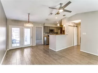 Photo #4: 21009625 Listing