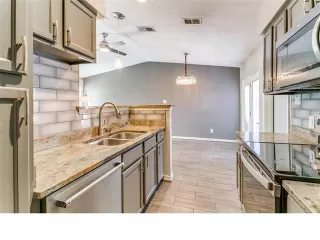 Photo #5: 21009625 Listing