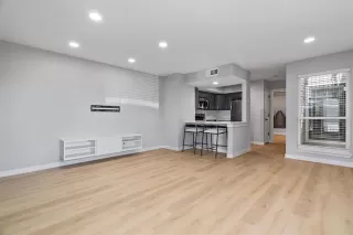 Photo #4: 21010085 Listing