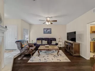 Photo #4: 21011873 Listing