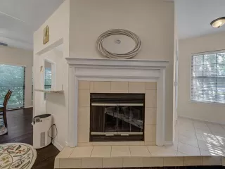 Photo #5: 21011873 Listing