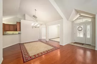 Photo #5: 21014815 Listing