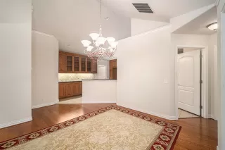 Photo #6: 21014815 Listing