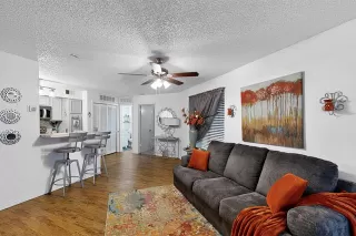 Photo #4: 21016629 Listing