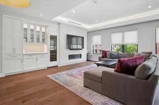 Photo #4: 21021156 Listing