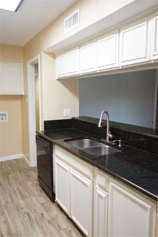 Photo #3: 21021227 Listing