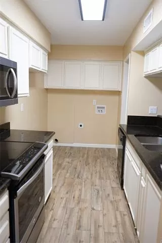 Photo #4: 21021227 Listing