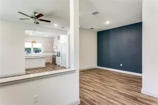 Photo #5: 21021822 Listing