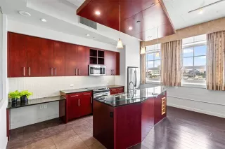 Photo #6: 21022773 Listing