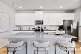 Photo #5: 21025301 Listing