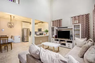 Photo #5: 21027510 Listing