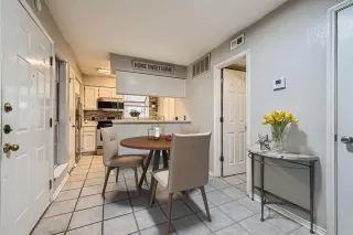 Photo #3: 21029642 Listing