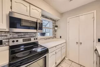 Photo #5: 21029642 Listing