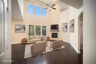 Photo #3: 21030264 Listing