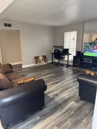 Photo #2: 21030959 Listing