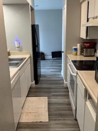 Photo #4: 21030959 Listing