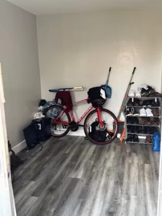 Photo #5: 21030959 Listing