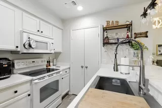 Photo #5: 21035183 Listing