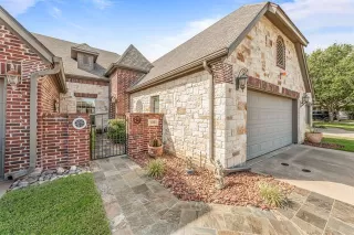 More Details about MLS # 21037678 : 1011 W AVALON COURT