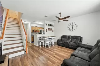 Photo #2: 21039046 Listing