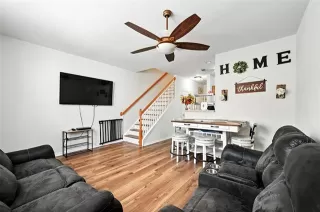 Photo #4: 21039046 Listing