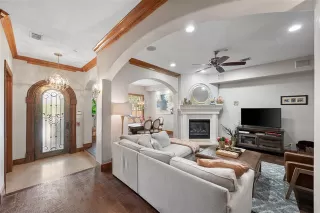 Photo #2: 21040537 Listing