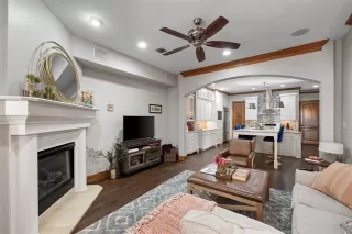 Photo #3: 21040537 Listing