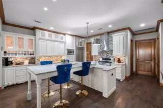 Photo #4: 21040537 Listing