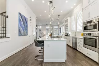 Photo #6: 21041449 Listing