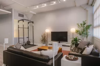 Photo #5: 21043702 Listing