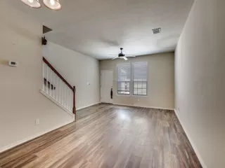 Photo #5: 21045635 Listing