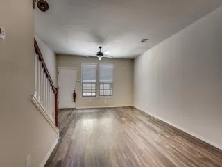 Photo #6: 21045635 Listing