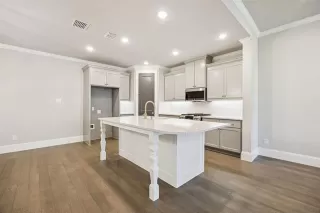 Photo #6: 21047526 Listing