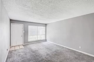 Photo #6: 21048969 Listing