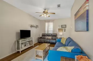 Photo #6: 21049917 Listing