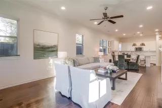 Photo #4: 21050682 Listing 