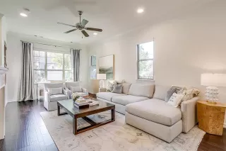 Photo #6: 21050682 Listing 