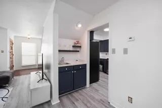 Photo #5: 21050896 Listing 