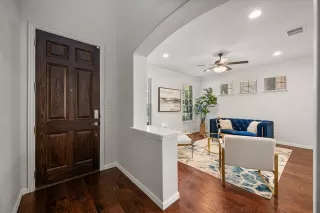 Photo #5: 21051618 Listing 
