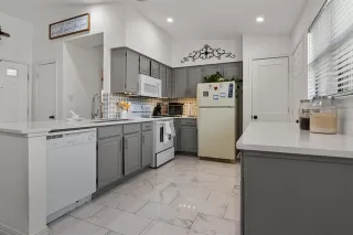 Photo #6: 21051868 Listing