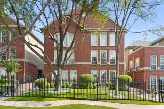 Click for more information on MLS # 21053092 : 1005 W BLUFF STREET More Details about MLS # 21053092 : 1005 W BLUFF STREET