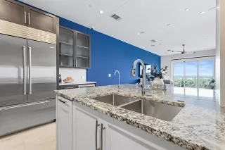 Photo #6: 21058082 Listing